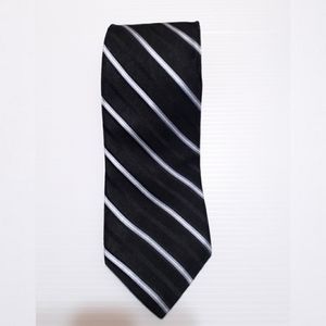 Roundtree and Yorke men tie